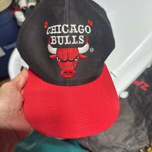 Vintage 90s Chicago Bulls Logo 7 Snapback Hat NBA Two Tone Red Black